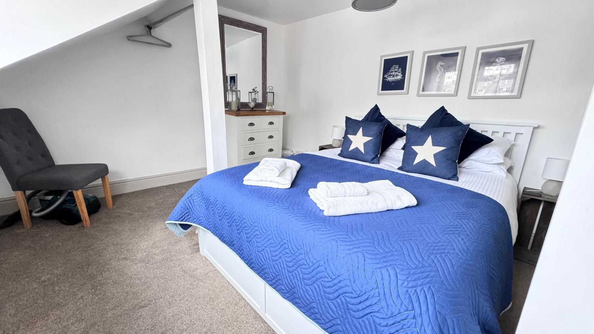 Nancie'S Place - Dartmouth Town Center With Private Parking - A Traditional Georgian Private Duplex Apartment - Beautifully Refurbished - Two Bedrooms, Bathroom, Kitchen And Lounge Diner Ngoại thất bức ảnh