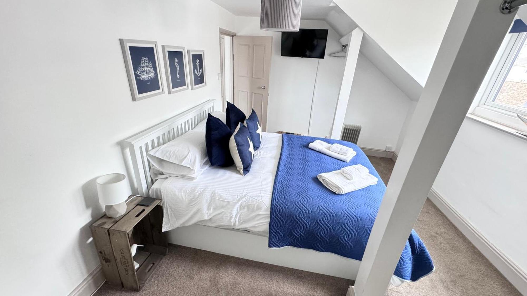 Nancie'S Place - Dartmouth Town Center With Private Parking - A Traditional Georgian Private Duplex Apartment - Beautifully Refurbished - Two Bedrooms, Bathroom, Kitchen And Lounge Diner Ngoại thất bức ảnh