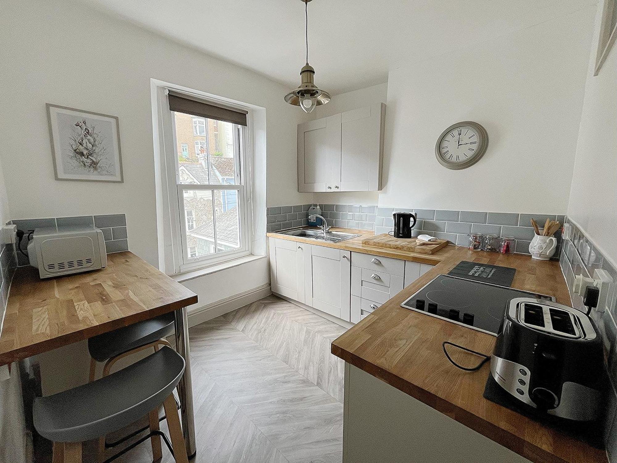 Nancie'S Place - Dartmouth Town Center With Private Parking - A Traditional Georgian Private Duplex Apartment - Beautifully Refurbished - Two Bedrooms, Bathroom, Kitchen And Lounge Diner Ngoại thất bức ảnh
