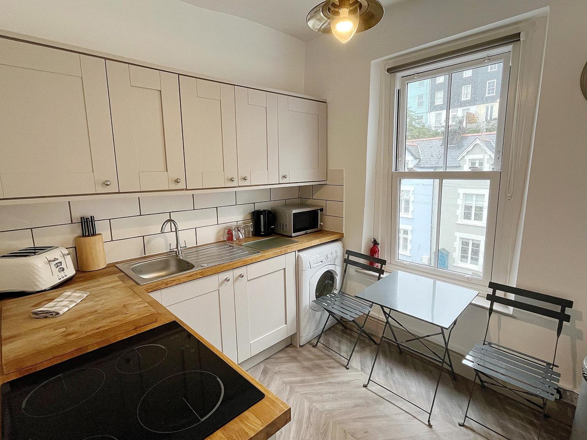 Nancie'S Place - Dartmouth Town Center With Private Parking - A Traditional Georgian Private Duplex Apartment - Beautifully Refurbished - Two Bedrooms, Bathroom, Kitchen And Lounge Diner Ngoại thất bức ảnh