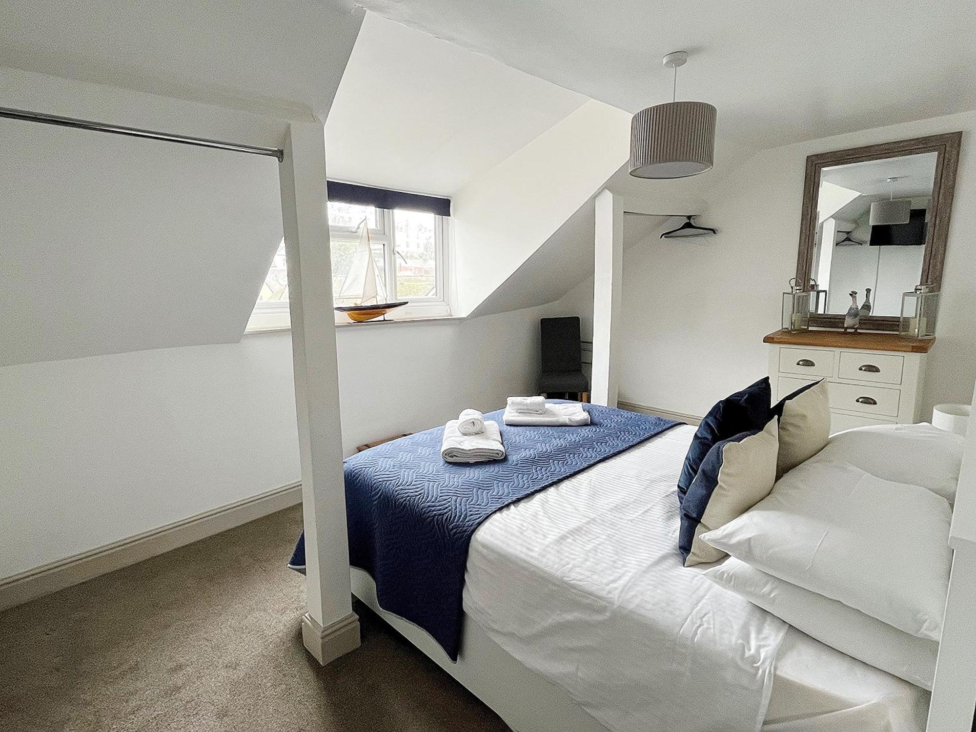 Nancie'S Place - Dartmouth Town Center With Private Parking - A Traditional Georgian Private Duplex Apartment - Beautifully Refurbished - Two Bedrooms, Bathroom, Kitchen And Lounge Diner Ngoại thất bức ảnh
