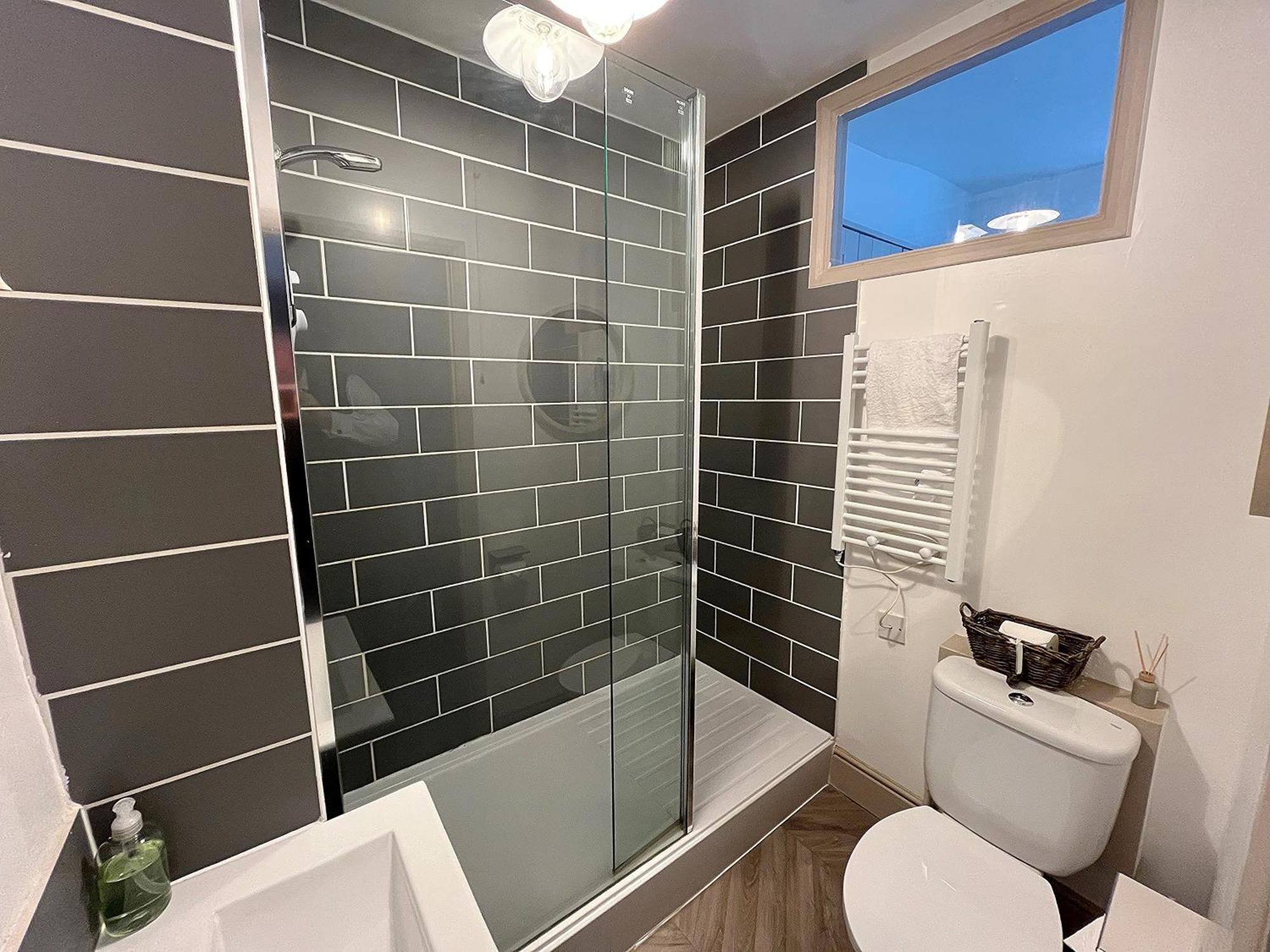 Nancie'S Place - Dartmouth Town Center With Private Parking - A Traditional Georgian Private Duplex Apartment - Beautifully Refurbished - Two Bedrooms, Bathroom, Kitchen And Lounge Diner Ngoại thất bức ảnh