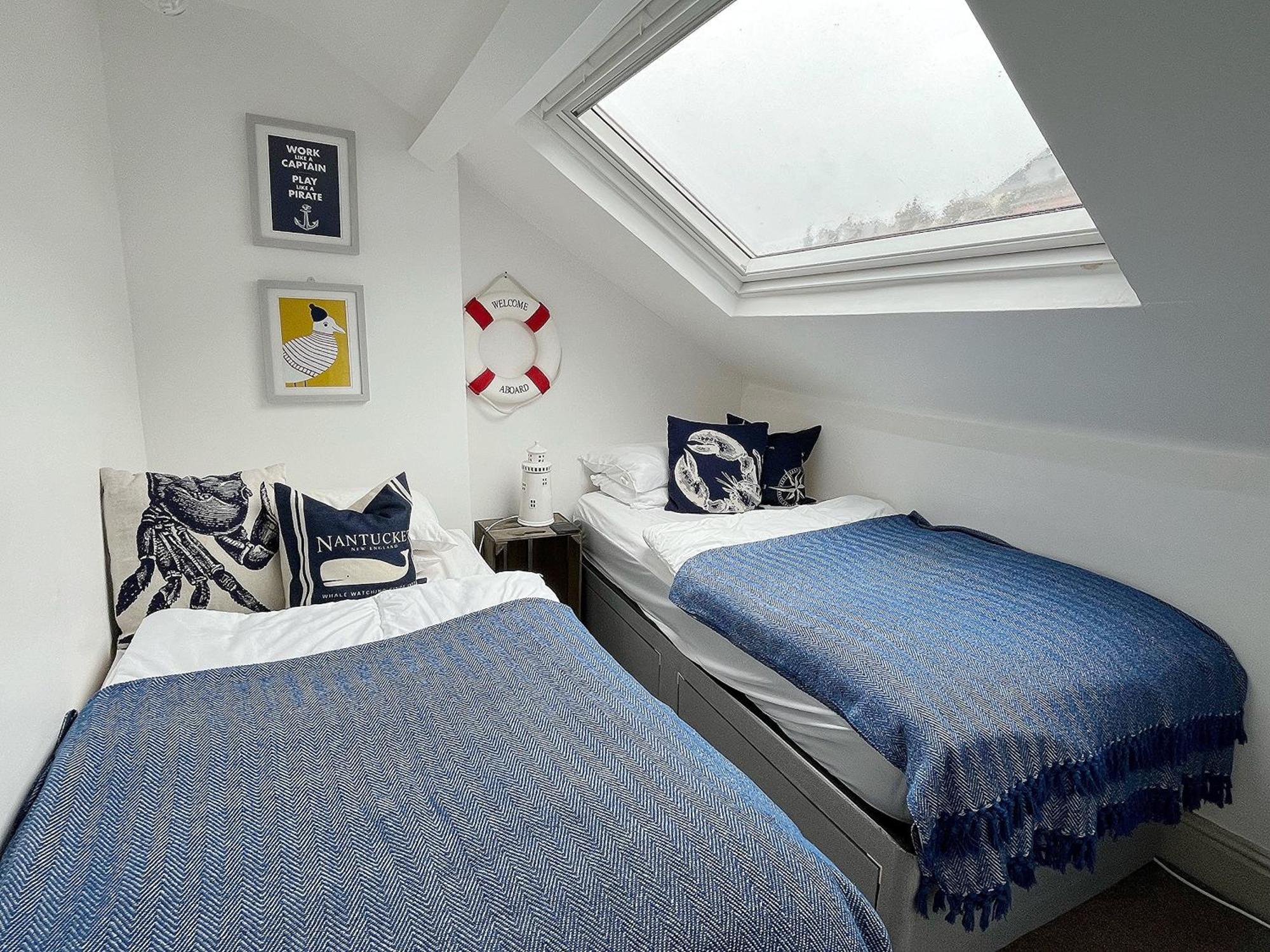 Nancie'S Place - Dartmouth Town Center With Private Parking - A Traditional Georgian Private Duplex Apartment - Beautifully Refurbished - Two Bedrooms, Bathroom, Kitchen And Lounge Diner Ngoại thất bức ảnh