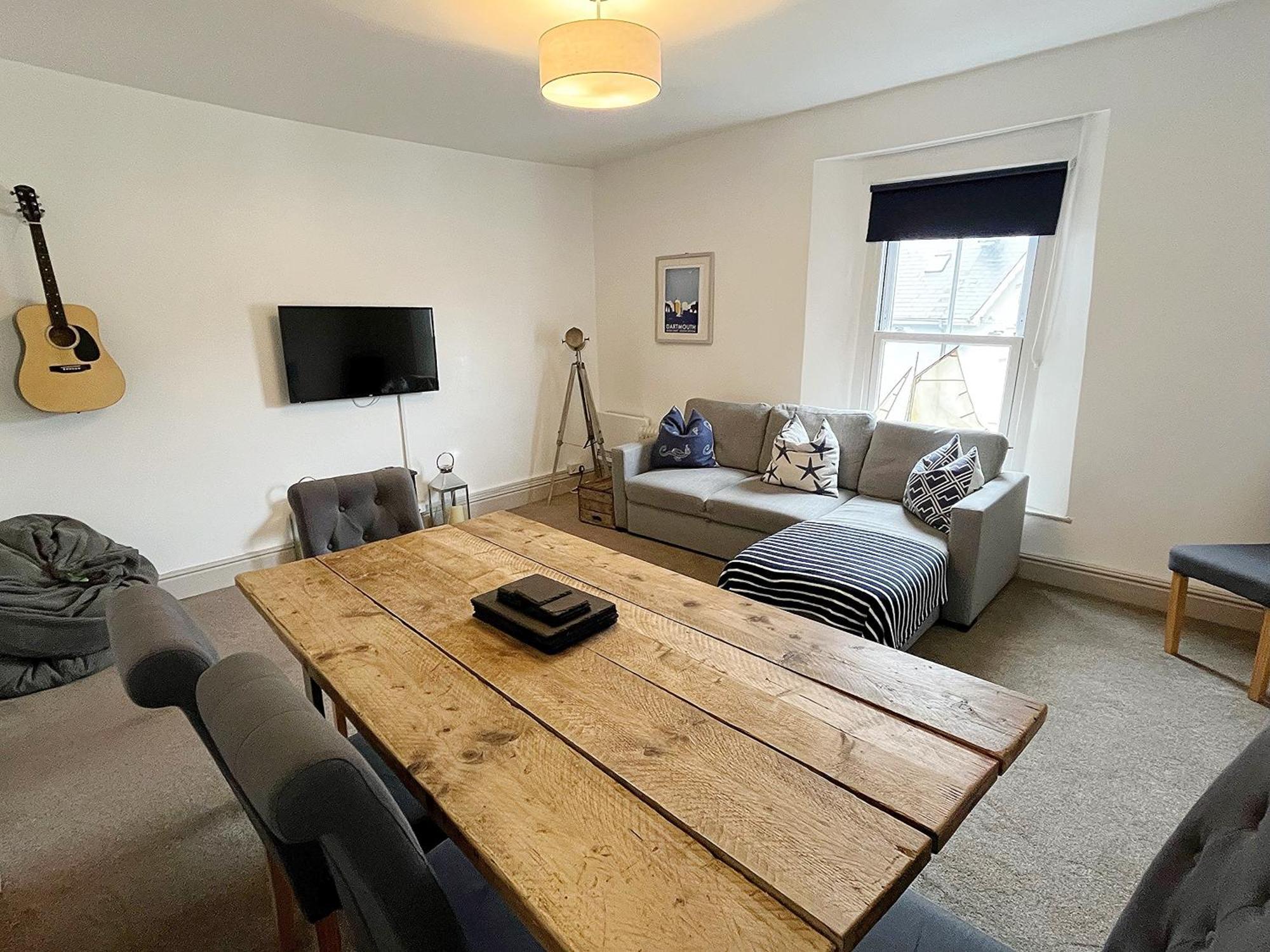 Nancie'S Place - Dartmouth Town Center With Private Parking - A Traditional Georgian Private Duplex Apartment - Beautifully Refurbished - Two Bedrooms, Bathroom, Kitchen And Lounge Diner Ngoại thất bức ảnh