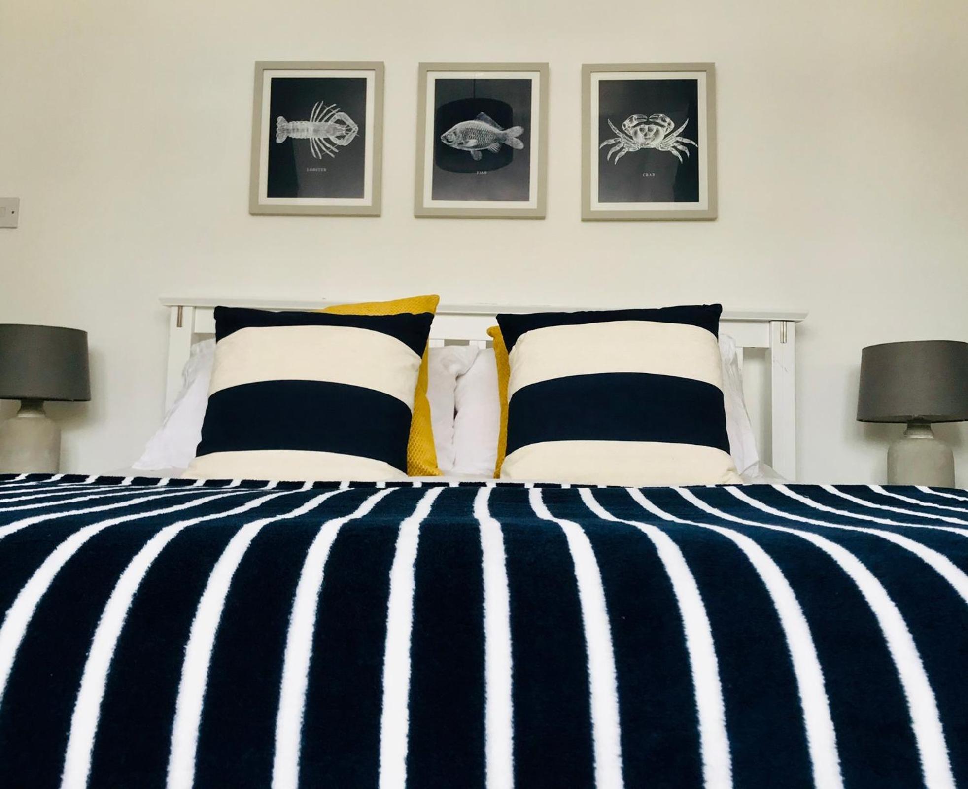 Nancie'S Place - Dartmouth Town Center With Private Parking - A Traditional Georgian Private Duplex Apartment - Beautifully Refurbished - Two Bedrooms, Bathroom, Kitchen And Lounge Diner Ngoại thất bức ảnh