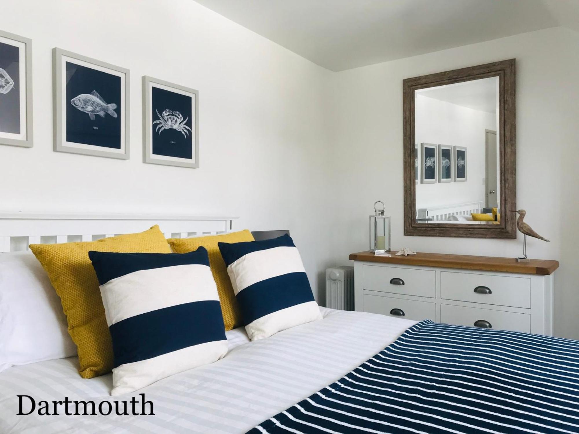 Nancie'S Place - Dartmouth Town Center With Private Parking - A Traditional Georgian Private Duplex Apartment - Beautifully Refurbished - Two Bedrooms, Bathroom, Kitchen And Lounge Diner Ngoại thất bức ảnh